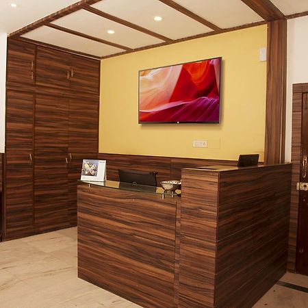 Om Sai Villa Guesthouse كولكاتا المظهر الخارجي الصورة