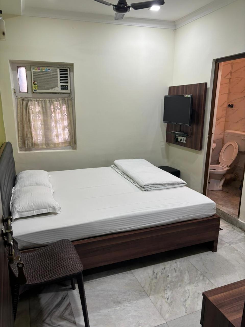 Om Sai Villa Guesthouse كولكاتا المظهر الخارجي الصورة