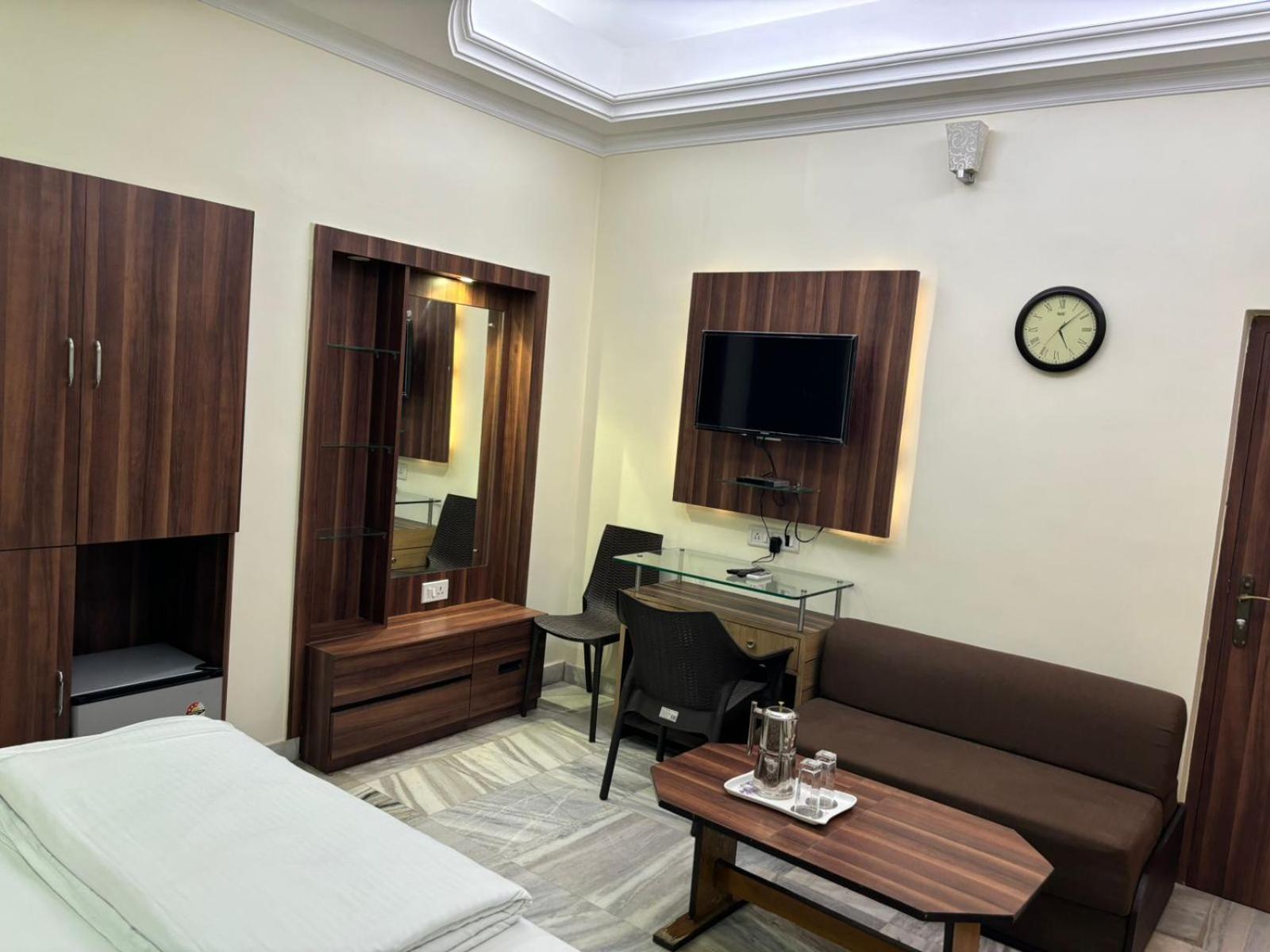 Om Sai Villa Guesthouse كولكاتا المظهر الخارجي الصورة