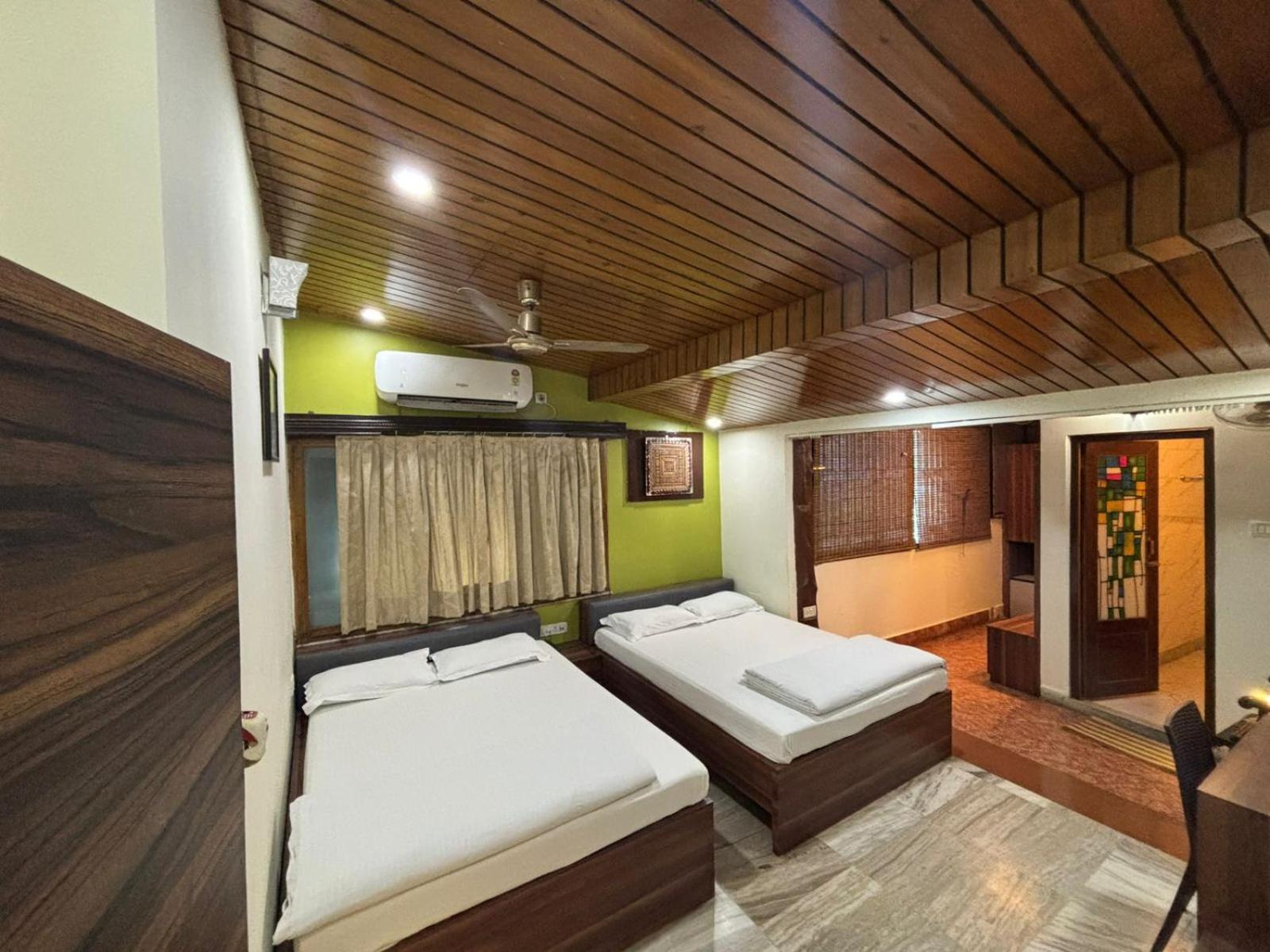 Om Sai Villa Guesthouse كولكاتا المظهر الخارجي الصورة