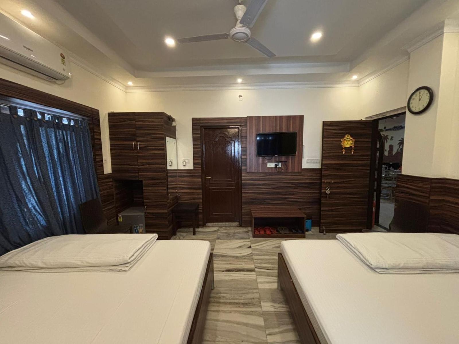 Om Sai Villa Guesthouse كولكاتا المظهر الخارجي الصورة
