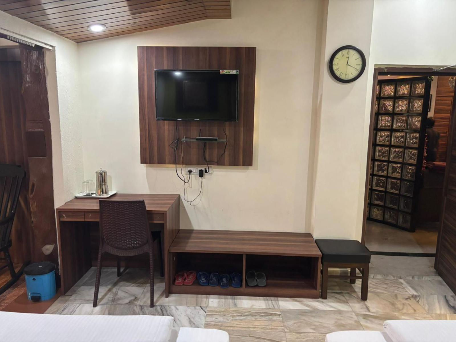 Om Sai Villa Guesthouse كولكاتا المظهر الخارجي الصورة