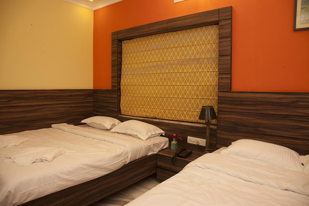 Om Sai Villa Guesthouse كولكاتا المظهر الخارجي الصورة