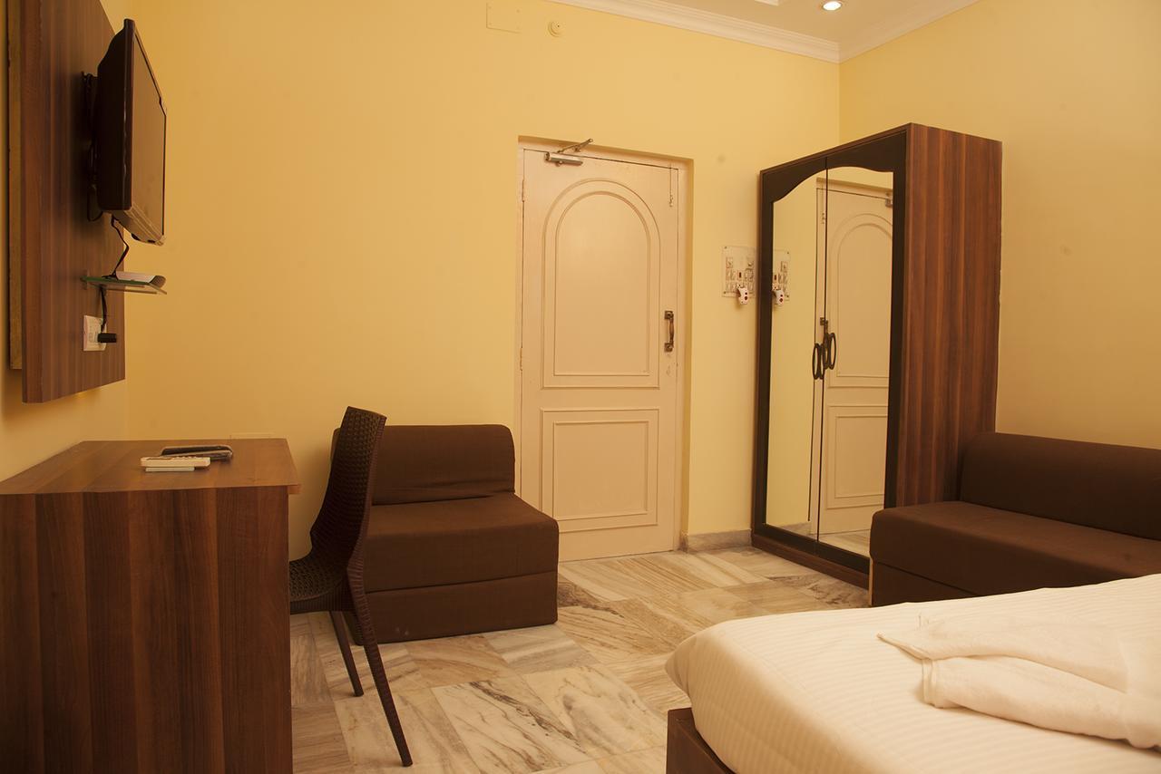 Om Sai Villa Guesthouse كولكاتا المظهر الخارجي الصورة