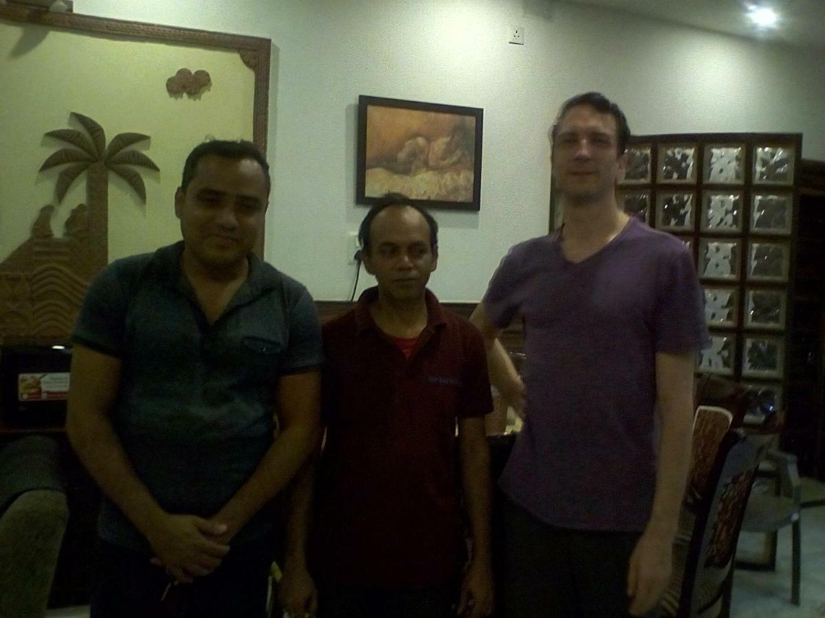 Om Sai Villa Guesthouse كولكاتا المظهر الخارجي الصورة